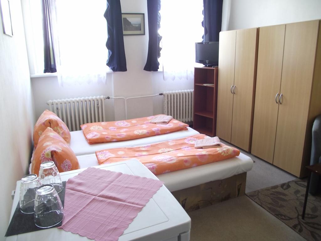 Penzion Slavia Poprad Buitenkant foto