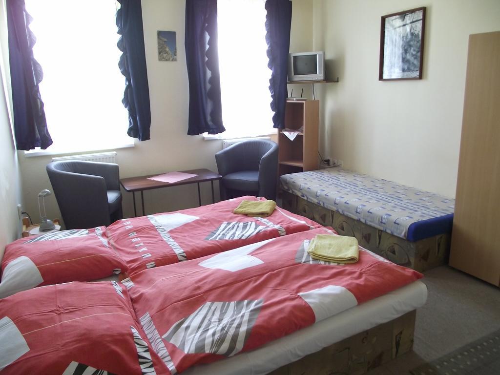 Penzion Slavia Poprad Buitenkant foto