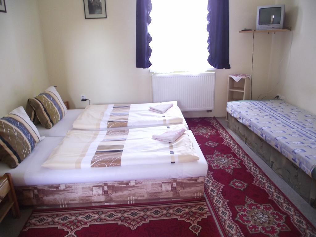 Penzion Slavia Poprad Buitenkant foto