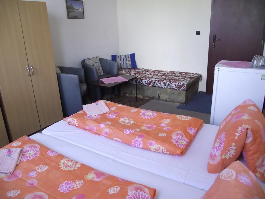 Penzion Slavia Poprad Buitenkant foto