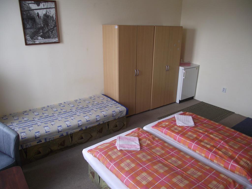 Penzion Slavia Poprad Buitenkant foto